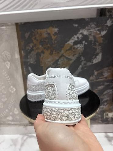 Wedding Clothes & Accessories: Predobre patike
Vel 36 do 40
Cena 4500 din at lalafo.rs — 2 Wedding Clothes & Accessories: Predobre patike
Vel 36 do 40
Cena 4500 din — 2