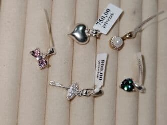 Srebrni privesci sa raznovrsnim motivima, emajlom i cirkonima Opis: - na lalafo.rs — 10 Srebrni privesci sa raznovrsnim motivima, emajlom i cirkonima Opis: - — 10