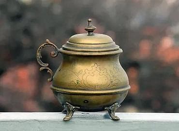 Stari VIKTORIJANSKI sud poklopac mesing tragovi POSREBRENJA. Stara na lalafo.rs Stari VIKTORIJANSKI sud poklopac mesing tragovi POSREBRENJA. Stara