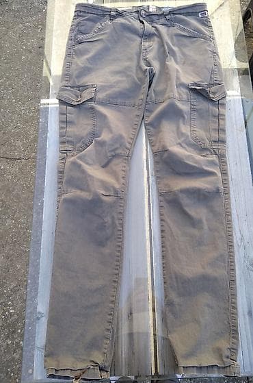 Pantalone br. 32 u dobrom stanju na lalafo.rs — 2 Pantalone br. 32 u dobrom stanju — 2