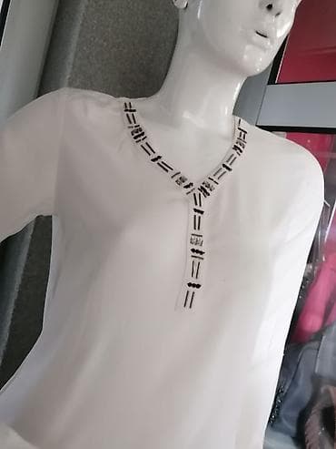 dve suknje po: Bela ženska bluza dugih rukava sa V-izrezom, idealna za svakodnevno at lalafo.rs — 1 dve suknje po: Bela ženska bluza dugih rukava sa V-izrezom, idealna za svakodnevno — 1