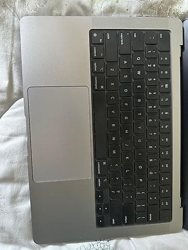 Na prodaju MacBook Pro M3 14" 2023. 8gb rama i 512gb ssd. Boja je at lalafo.rs — 2 Na prodaju MacBook Pro M3 14" 2023. 8gb rama i 512gb ssd. Boja je — 2