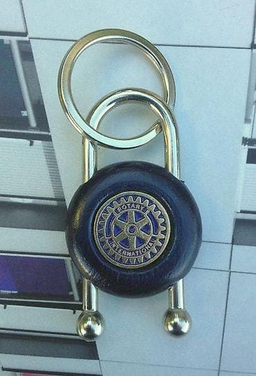 Rotary International exluzivni privezak. Novo. Nikada nije korišćeno na lalafo.rs — 1 Rotary International exluzivni privezak. Novo. Nikada nije korišćeno — 1