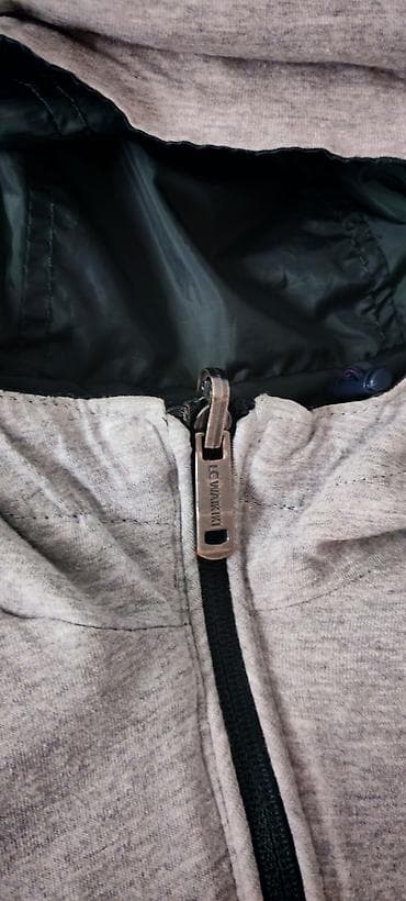 Zelena vodoodbojna duks/jakna sa kapuljačom, kupljena u vaikikiu - na lalafo.rs — 6 Zelena vodoodbojna duks/jakna sa kapuljačom, kupljena u vaikikiu - — 6