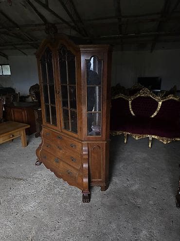 Stilske vitrine: Vitrina/komoda od punog drveta sa vitraž staklom i bogatim na lalafo.rs — 5 Stilske vitrine: Vitrina/komoda od punog drveta sa vitraž staklom i bogatim — 5