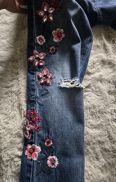 JUICY COUTURE farmerke sa kamenjem, fabrički iscepane. Meni prelepe na lalafo.rs — 8 JUICY COUTURE farmerke sa kamenjem, fabrički iscepane. Meni prelepe — 8