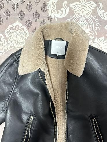 Workwear: - Model: kratka pilotska (aviator) jakna - Brend: Mohito (etiketa at lalafo.rs — 1 Workwear: - Model: kratka pilotska (aviator) jakna - Brend: Mohito (etiketa — 1