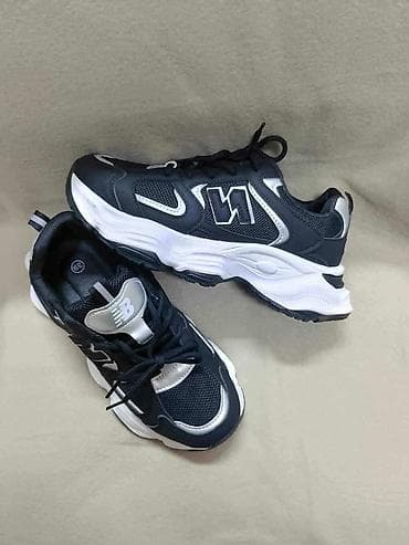 Sportske patike – crno‑srebrne, chunky/dad stil - Dizajn: masivni na lalafo.rs — 2 Sportske patike – crno‑srebrne, chunky/dad stil - Dizajn: masivni — 2