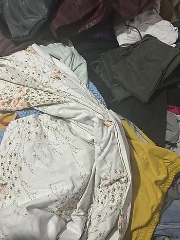 Prodajem zenske stvari na veliko, ima svega, od posteljina do jaknica na lalafo.rs Prodajem zenske stvari na veliko, ima svega, od posteljina do jaknica