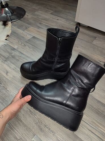 Čizme, 39 na lalafo.rs Čizme, 39