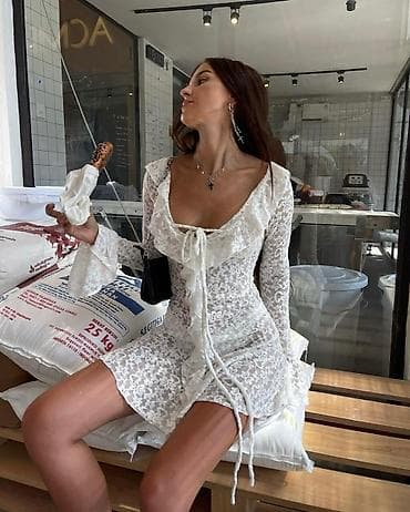 Zavodljiva čipkana haljina koja prati liniju tela i naglašava na lalafo.rs — 1 Zavodljiva čipkana haljina koja prati liniju tela i naglašava — 1