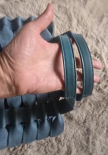 BALLY prelepa torba sa prorezima. Dno je od kože kao i ručke, a torba na lalafo.rs — 7 BALLY prelepa torba sa prorezima. Dno je od kože kao i ručke, a torba — 7