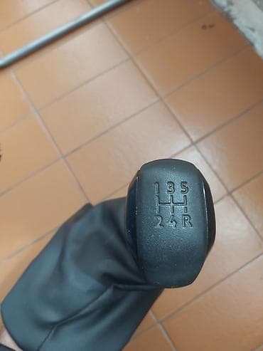 Transport: Ručica menjača sa manžetnom i ramom za 5-stepeni manuelni menjač at lalafo.rs — 3 Transport: Ručica menjača sa manžetnom i ramom za 5-stepeni manuelni menjač — 3