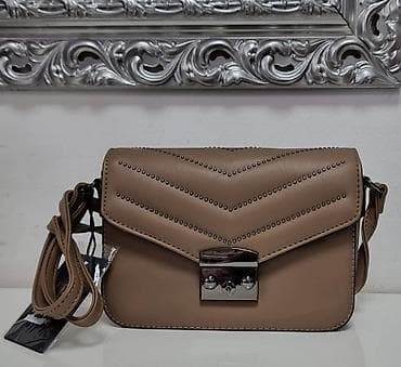 Elegantna ženska torbica preko ramena - Kompaktne dimenzije, idealna na lalafo.rs Elegantna ženska torbica preko ramena - Kompaktne dimenzije, idealna