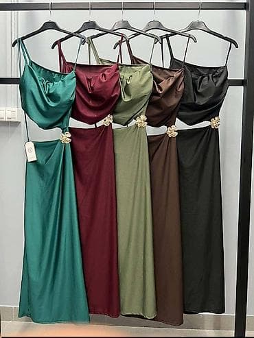 dve suknje po: Elegantna duga haljina sa izrezom u struku i ukrasnom metalnom kopčom at lalafo.rs — 3 dve suknje po: Elegantna duga haljina sa izrezom u struku i ukrasnom metalnom kopčom — 3