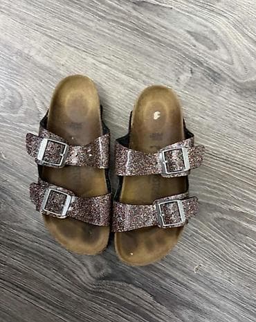 Birkenstock preudobne dečije papuče poznatog i skupog brenda, lepo na lalafo.rs Birkenstock preudobne dečije papuče poznatog i skupog brenda, lepo