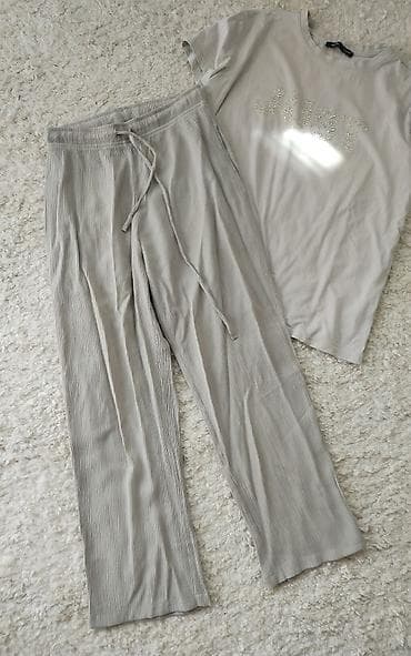 Pastelno sive pantalone. Materijal kao plisiran sa elastinom, veoma na lalafo.rs — 2 Pastelno sive pantalone. Materijal kao plisiran sa elastinom, veoma — 2