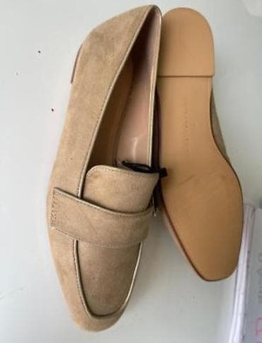 Zara mokasine
Boja krem
Broj je 38 - 24,5cm gaziste na lalafo.rs — 2 Zara mokasine
Boja krem
Broj je 38 - 24,5cm gaziste — 2