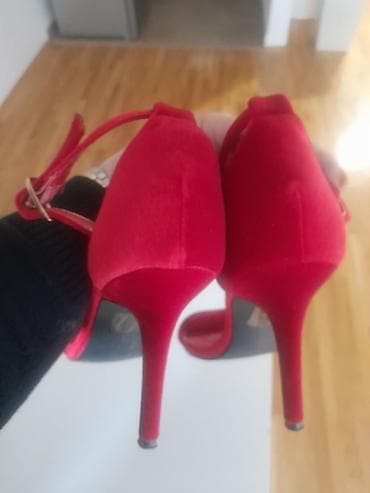 Prodaja i slanje samo dosubote Crvene ženske sandale na štiklu – Small na lalafo.rs — 4 Prodaja i slanje samo dosubote Crvene ženske sandale na štiklu – Small — 4