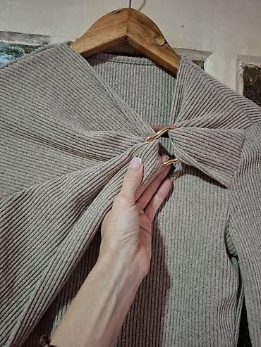 Ženska rebrasta bluza plisana sa dugim rukavima i zlatnom snalom na lalafo.rs — 5 Ženska rebrasta bluza plisana sa dugim rukavima i zlatnom snalom — 5