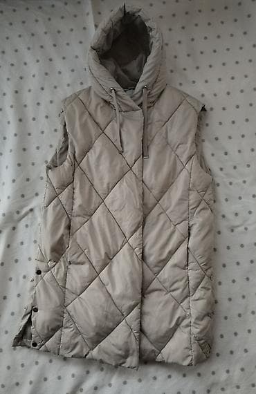 Stepani punjeni prsluk preko kolena midi, krem boje sa kapuljacom na lalafo.rs — 2 Stepani punjeni prsluk preko kolena midi, krem boje sa kapuljacom — 2