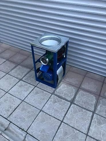 - MASINA ZA MLEVENJE 32” i 42" - - Dolazi u kompletu sa stalkom i na lalafo.rs — 2 - MASINA ZA MLEVENJE 32” i 42" - - Dolazi u kompletu sa stalkom i — 2