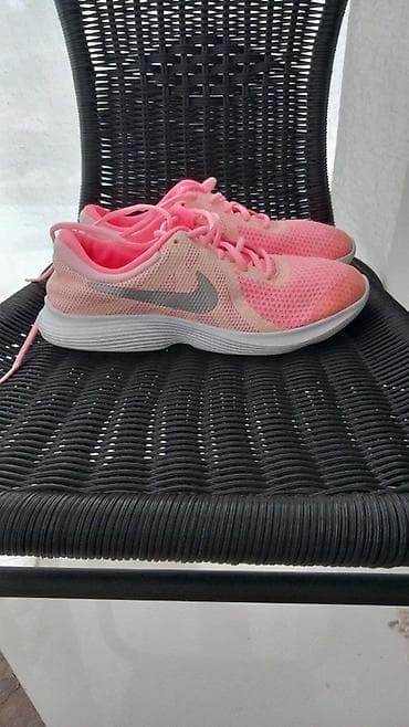 Nike Revolution 4 ženske patike - Model: Nike Revolution 4 (oznaka na na lalafo.rs — 6 Nike Revolution 4 ženske patike - Model: Nike Revolution 4 (oznaka na — 6