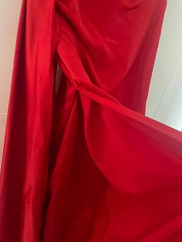 Elegantna duga crvena haljina za svečane prilike. - Kroj: uska na lalafo.rs — 5 Elegantna duga crvena haljina za svečane prilike. - Kroj: uska — 5