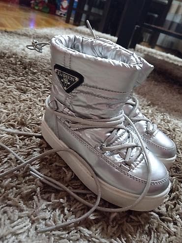 Snegerice, ocuvane bez ostecenja. 32br at lalafo.rs — 3 Snegerice, ocuvane bez ostecenja. 32br — 3