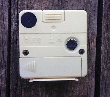 Germany made Junghans Quartz Travel alarm clock. Made in GERMANY at lalafo.rs — 5 Germany made Junghans Quartz Travel alarm clock. Made in GERMANY — 5