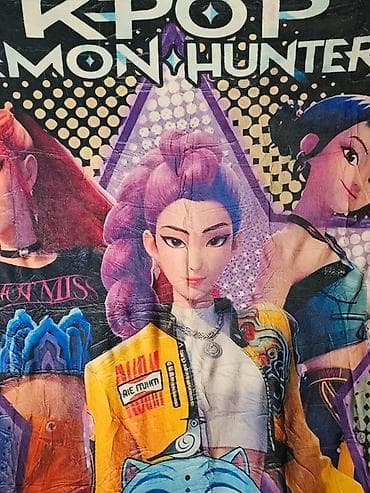 K-Pop Demon Hunters prekrivač/posteljinski pokrivač - Veliki print sa na lalafo.rs — 3 K-Pop Demon Hunters prekrivač/posteljinski pokrivač - Veliki print sa — 3