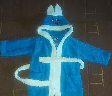 Dečiji bade-mantil sa kapuljačom, plave boje sa belim ivicama i kaišem na lalafo.rs — 1 Dečiji bade-mantil sa kapuljačom, plave boje sa belim ivicama i kaišem — 1