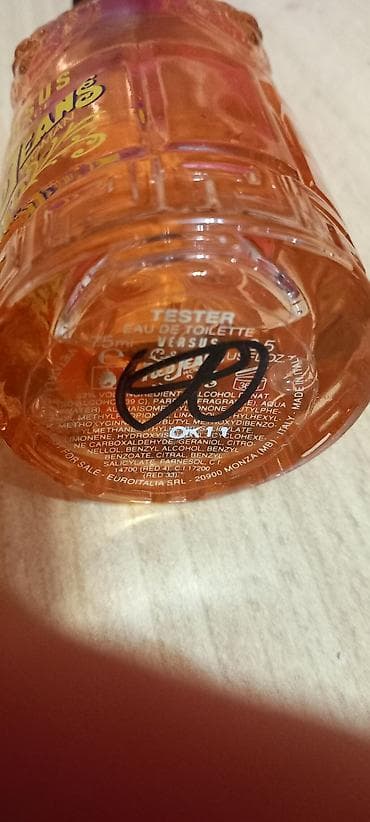 Versace Versus Red Jeans Woman – toaletna voda - Zapremina: 75 ml at lalafo.rs — 2 Versace Versus Red Jeans Woman – toaletna voda - Zapremina: 75 ml — 2