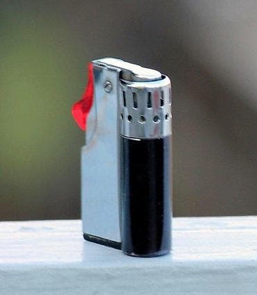 Old petrol lighter LARK 501 - upaljač na benzin. Stari, korišćeni na lalafo.rs — 3 Old petrol lighter LARK 501 - upaljač na benzin. Stari, korišćeni — 3