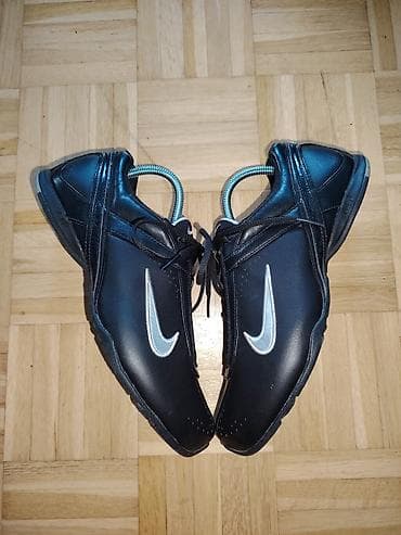 Nike patike – crne, niskog profila, sa pertlama. Gornjište od glatke na lalafo.rs — 3 Nike patike – crne, niskog profila, sa pertlama. Gornjište od glatke — 3