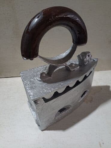 Vinyl records: Stara pegla na žar etno eksponat at lalafo.rs — 4 Vinyl records: Stara pegla na žar etno eksponat — 4