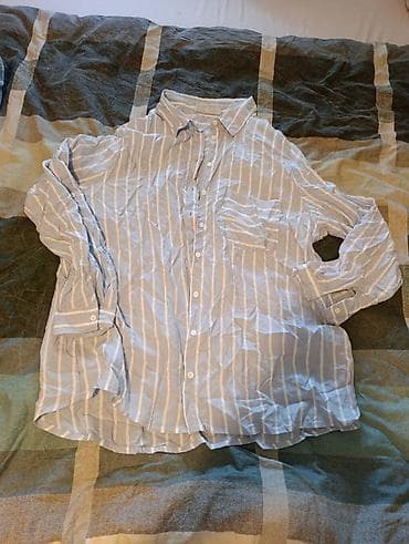 Košulja na pruge, dugih rukava, sa klasičnim kragnom i kopčanjem na na lalafo.rs Košulja na pruge, dugih rukava, sa klasičnim kragnom i kopčanjem na