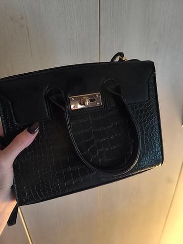 Elegantna crna torba sa teksturom krokodilske kože novo - Materijal na lalafo.rs — 3 Elegantna crna torba sa teksturom krokodilske kože novo - Materijal — 3