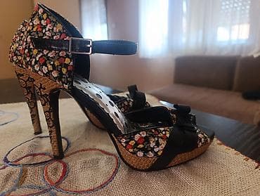 Štikle sa otvorenim prstima i platformom, ukrašene raznobojnim cvetnim at lalafo.rs — 1 Štikle sa otvorenim prstima i platformom, ukrašene raznobojnim cvetnim — 1