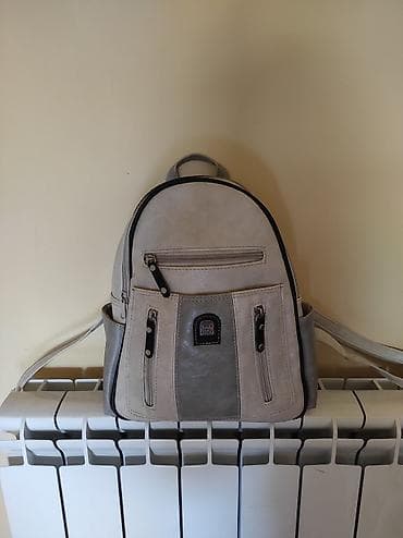 Ranac srednje veličine. Sa dosta pregrada. Polovan na lalafo.rs Ranac srednje veličine. Sa dosta pregrada. Polovan