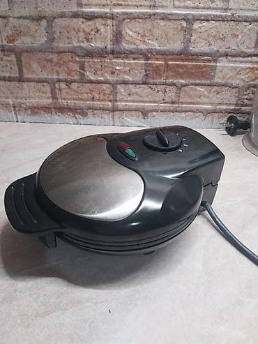 Aparat za galete-bakin kolac je u odlicnom stanju sa sitnim tragovima na lalafo.rs Aparat za galete-bakin kolac je u odlicnom stanju sa sitnim tragovima