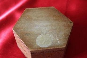 cepaci za drva: STARA RUČNO REZBARENA DRVENA ŠATULA IZ DRUGOG SVETSKOG RATA | Stara na lalafo.rs — 2 cepaci za drva: STARA RUČNO REZBARENA DRVENA ŠATULA IZ DRUGOG SVETSKOG RATA | Stara — 2