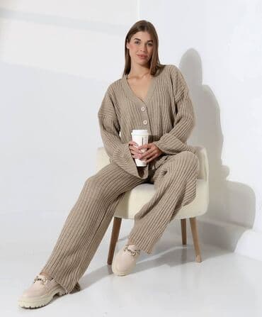 Trikotažni Komplet ✨ Vel : ( UNIVERZALNA ) 🔥 Cena : 3000 din 🔝 Jos na lalafo.rs Trikotažni Komplet ✨ Vel : ( UNIVERZALNA ) 🔥 Cena : 3000 din 🔝 Jos