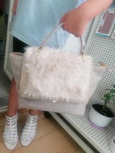 Moderna ženska torbica sa dominantnim detaljima od veštačkog krzna na lalafo.rs — 2 Moderna ženska torbica sa dominantnim detaljima od veštačkog krzna — 2