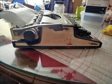 Antique devices: Olympia mehanička pisaća mašina sa koferom Nepoznato stanje. Mora at lalafo.rs — 6 Antique devices: Olympia mehanička pisaća mašina sa koferom Nepoznato stanje. Mora — 6