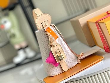 Louis Vuitton bucket torba sa monogram printom u svetloružičastoj na lalafo.rs — 6 Louis Vuitton bucket torba sa monogram printom u svetloružičastoj — 6