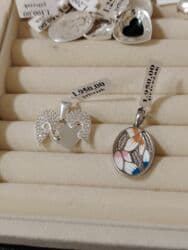 Srebrni privesci sa raznovrsnim motivima, emajlom i cirkonima Opis: - na lalafo.rs — 2 Srebrni privesci sa raznovrsnim motivima, emajlom i cirkonima Opis: - — 2