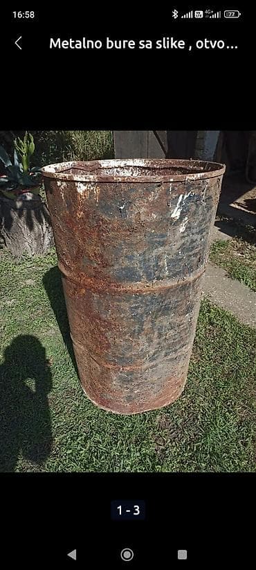 Dva bureta,jedno metalno (otvoreno)-200 litara,drugo plastično sa at lalafo.rs Dva bureta,jedno metalno (otvoreno)-200 litara,drugo plastično sa