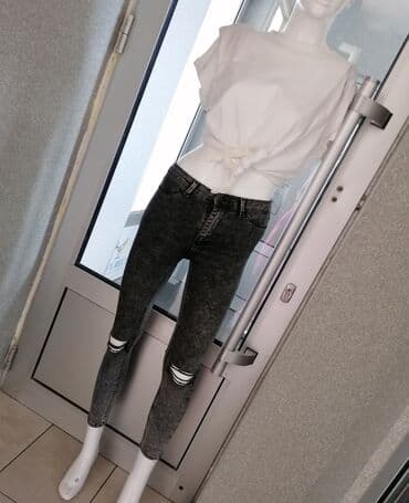 Predivne sive farmerice Na kolenima pocepan model Vel 26 sa puno na lalafo.rs — 3 Predivne sive farmerice Na kolenima pocepan model Vel 26 sa puno — 3