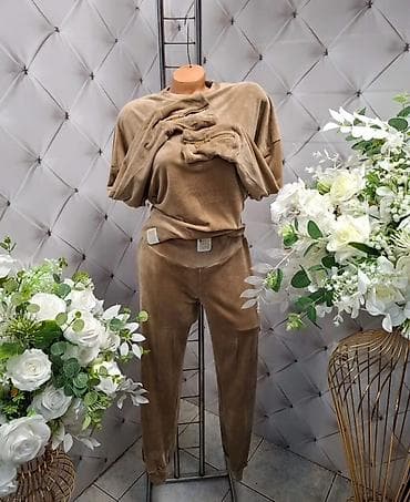 💫Ženski komplet trenerke (baršunastog materijala) u toploj bež/karamel na lalafo.rs — 1 💫Ženski komplet trenerke (baršunastog materijala) u toploj bež/karamel — 1